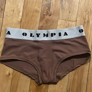 Olympia yoga shorts medium